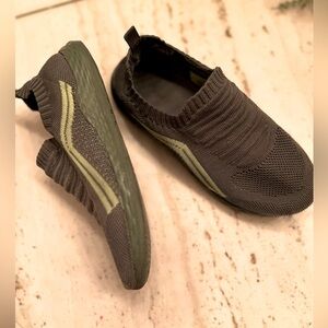 CARTER's KIDS SLIP ON SNEAKERS